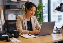 How to Pivot from Retail to a Desk Career in 2026 retail to office career